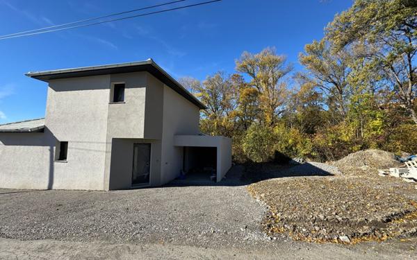 Maison à vendre    5 pièces • 113,80 m2 La Rochette