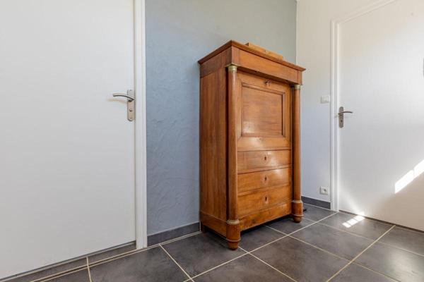Maison Cugand 5 P . 4 Chs . 121.69 M² . T 1276 M² . Piscine avec abri . Garages . Terrasse