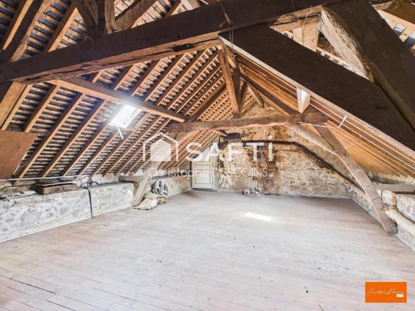 Maison de campagne avec fort potentiel à 5 minutes de Mayenne !