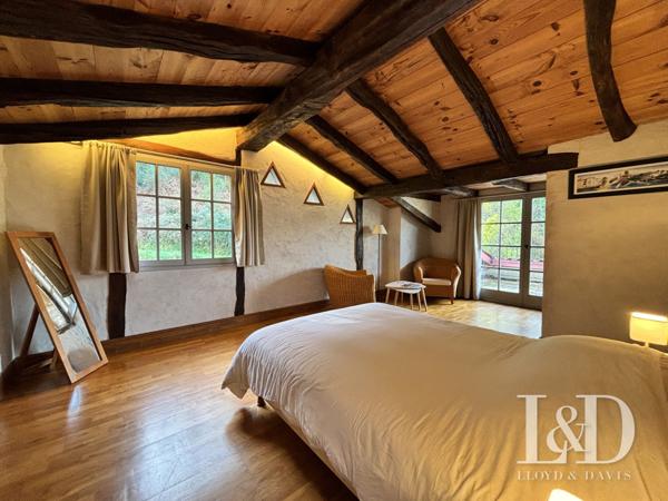 FERME ENTIÈREMENT RÉNOVÉE PARC ARBORÉ