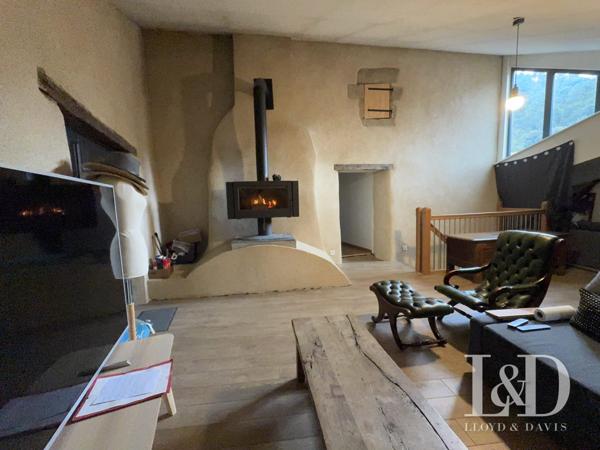 Magnanerie du XVIe siècle Rénovée dans un Hameau Dominant la Vallée de l'Eyrieux