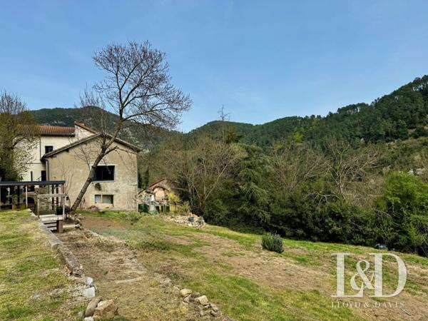 Magnanerie du XVIe siècle Rénovée dans un Hameau Dominant la Vallée de l'Eyrieux