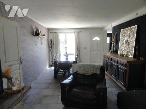 EN EXCLUSIVITE VILLA de 145 habitables environ sur une parcelle de terrain de 2500m². Elle se c...