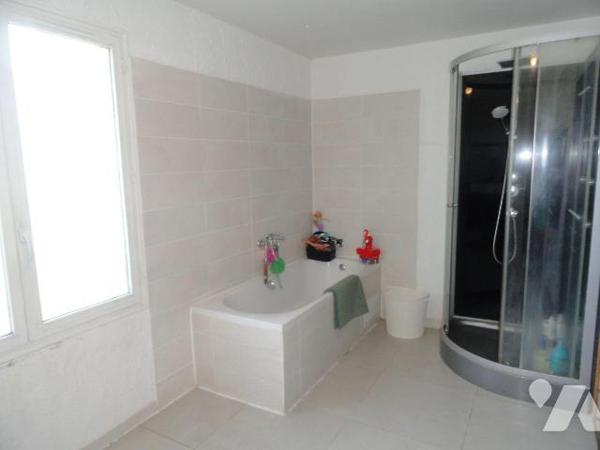 EN EXCLUSIVITE VILLA de 145 habitables environ sur une parcelle de terrain de 2500m². Elle se c...