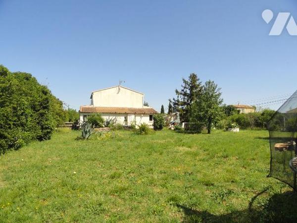 EN EXCLUSIVITE VILLA de 145 habitables environ sur une parcelle de terrain de 2500m². Elle se c...