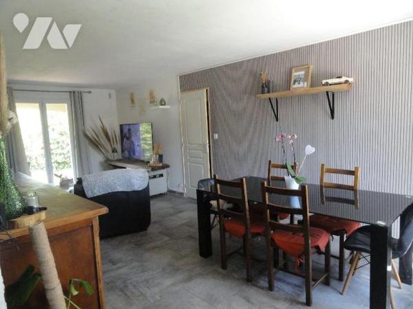 EN EXCLUSIVITE VILLA de 145 habitables environ sur une parcelle de terrain de 2500m². Elle se c...