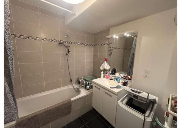 T2 de 40 m², avec balcon / box en sous-sol, idéalement situé.