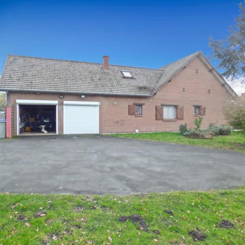 Bruille-lez-Marchiennes (59490) – Propriété familiale 202 m² – 5 chambres – 4 200 m² de terrain – 268 000 € FAI