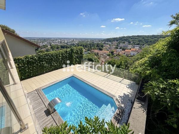 Maison
         6 pièces
        - 160 m² Bien prestige 790 000 € *
