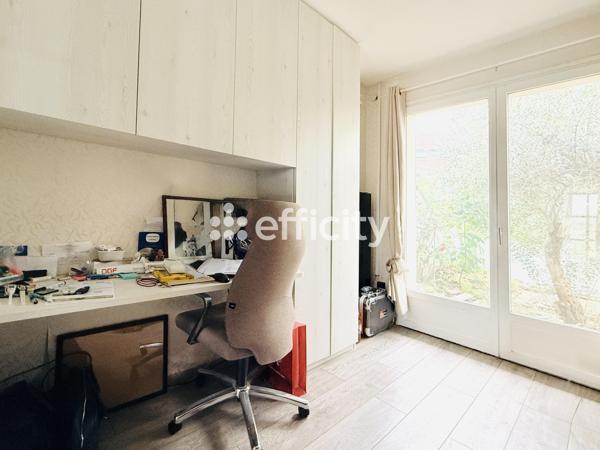 Maison
         6 pièces
        - 160 m² Bien prestige 790 000 € *