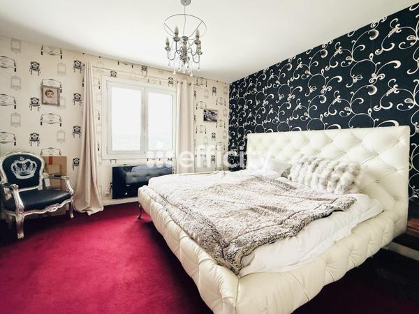 Maison
         6 pièces
        - 160 m² Bien prestige 790 000 € *