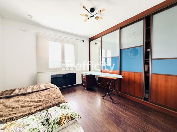 Maison
         6 pièces
        - 160 m² Bien prestige 790 000 € *