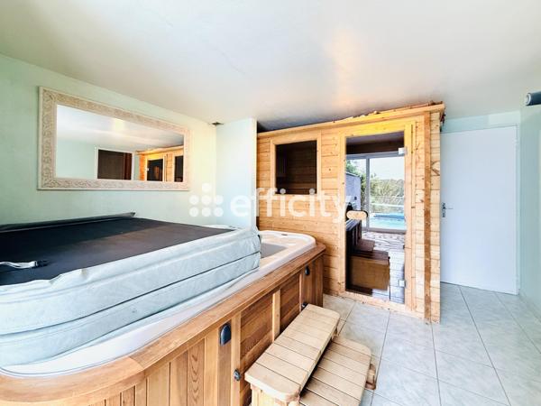 Maison
         6 pièces
        - 160 m² Bien prestige 790 000 € *