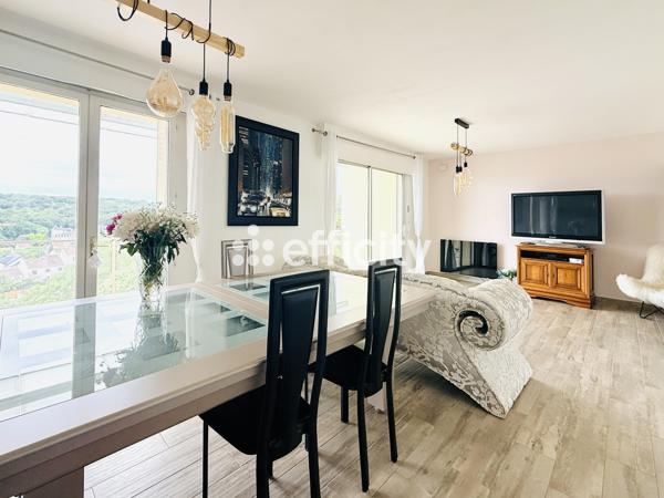Maison
         6 pièces
        - 160 m² Bien prestige 790 000 € *