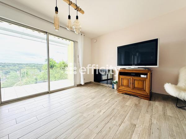 Maison
         6 pièces
        - 160 m² Bien prestige 790 000 € *