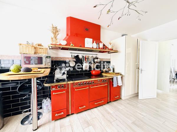 Maison
         6 pièces
        - 160 m² Bien prestige 790 000 € *