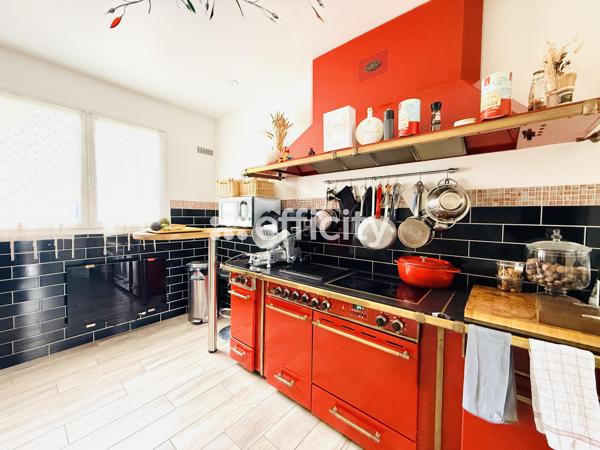 Maison
         6 pièces
        - 160 m² Bien prestige 790 000 € *