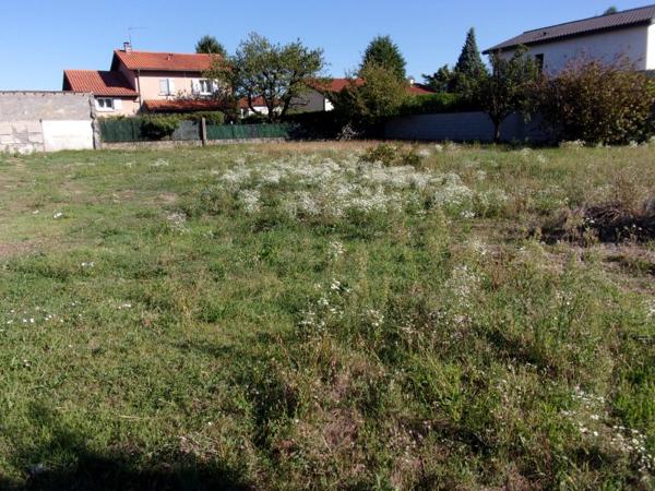 Vente / Terrain constructible à Chassieu (69680)