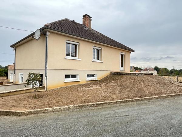 Maison sur sous sol avec de nombreuses dépendances, à 2 kilomètres des commodités
