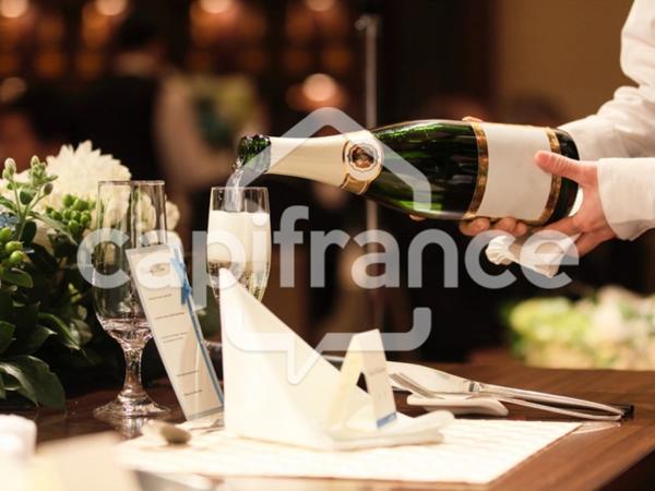 Restaurant gastronomique centre-ville avec logement 100m2-hébergement-salle de réception – À 1h20 de Paris TGV