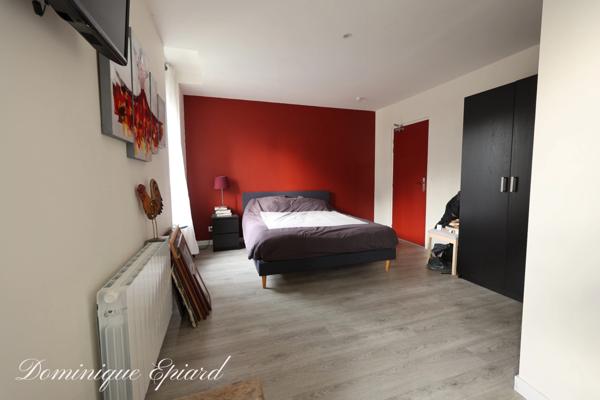 Restaurant gastronomique centre-ville avec logement 100m2-hébergement-salle de réception – À 1h20 de Paris TGV