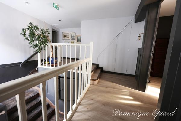 Restaurant gastronomique centre-ville avec logement 100m2-hébergement-salle de réception – À 1h20 de Paris TGV