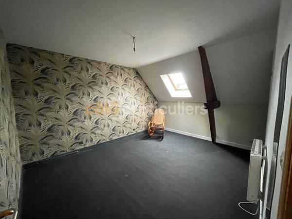 Vente
                Immeuble210 m² - 9 Pièces -
                    HAM (80400)