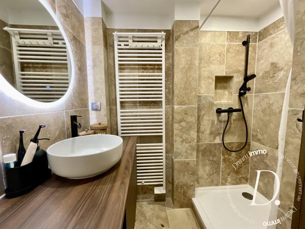 3 pièces de 54 m² entièrement rénové avec vue dégagée – balcon & grenier