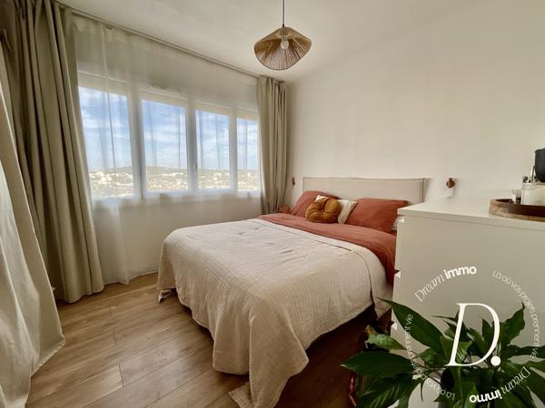 3 pièces de 54 m² entièrement rénové avec vue dégagée – balcon & grenier