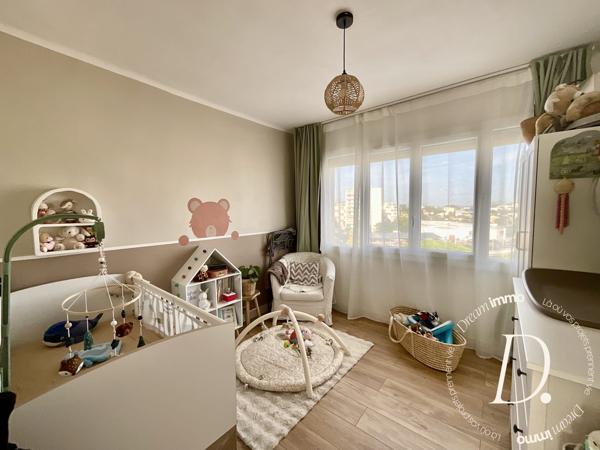 3 pièces de 54 m² entièrement rénové avec vue dégagée – balcon & grenier
