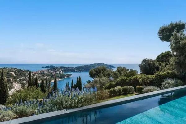 Villefranche-sur-Mer - Villa contemporaine d'architecte avec vue panoramique sur la baie et le Cap-Ferrat Villefranche sur mer