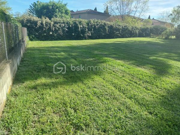 Terrain de 1 066 m²
