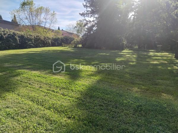 Terrain de 1 066 m²
