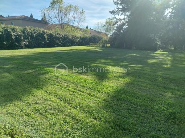 Terrain de 1 066 m²
