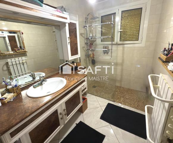 Maison rénovée de 156 m² avec véranda, balcon et parking