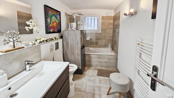 Montauroux (83440) À Montauroux, villa 7 pièces + studio sur terrain de 5000 m² environ