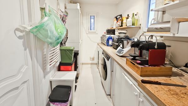 Montauroux (83440) À Montauroux, villa 7 pièces + studio sur terrain de 5000 m² environ