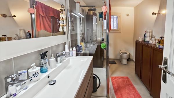 Montauroux (83440) À Montauroux, villa 7 pièces + studio sur terrain de 5000 m² environ