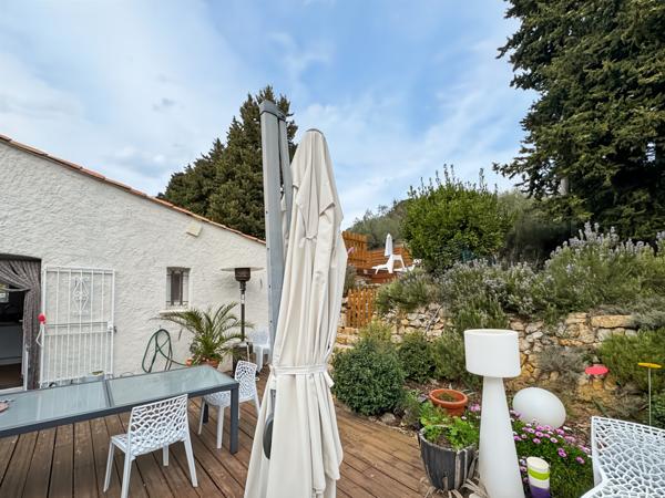 Montauroux (83440) À Montauroux, villa 7 pièces + studio sur terrain de 5000 m² environ