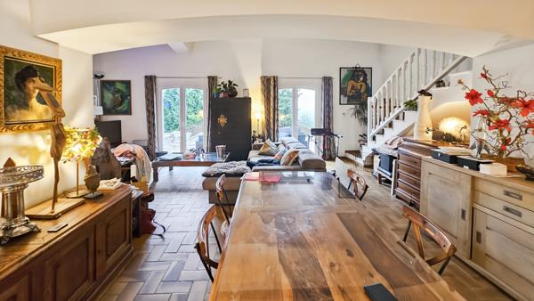 Montauroux (83440) À Montauroux, villa 7 pièces + studio sur terrain de 5000 m² environ