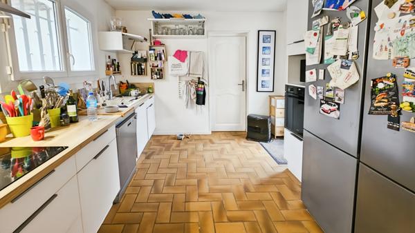 Montauroux (83440) À Montauroux, villa 7 pièces + studio sur terrain de 5000 m² environ