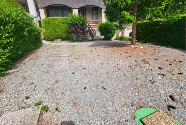 Local commercial de 179 m²