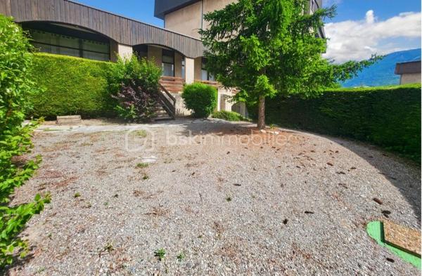 Local commercial de 179 m²