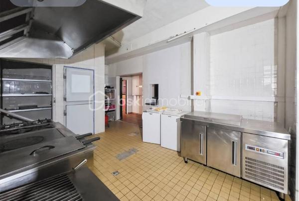 Local commercial de 179 m²