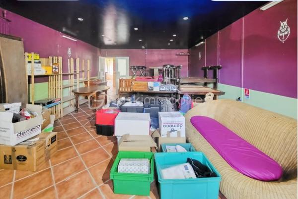 Local commercial de 179 m²