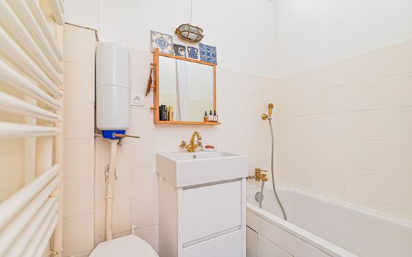 Appartement à vendre    3 pièces • 47 m2 Paris 20