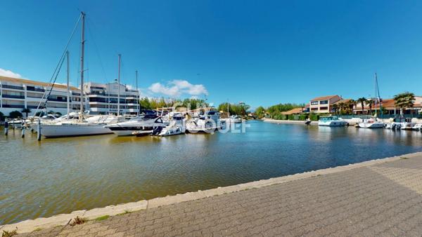 Appartement vendu meublé _ parking _piscine_ marina Saint Cyprien