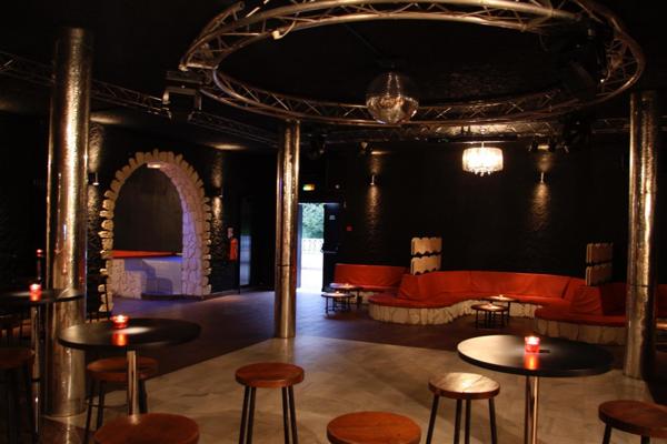 Immeuble de 783 m2 sur son terrain de 22 516 m2 à vendre à Yutz