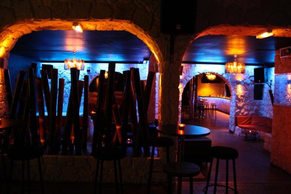 Immeuble de 783 m2 sur son terrain de 22 516 m2 à vendre à Yutz