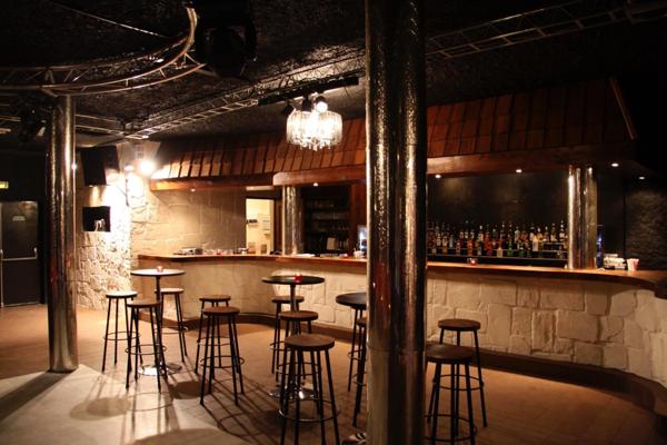 Immeuble de 783 m2 sur son terrain de 22 516 m2 à vendre à Yutz